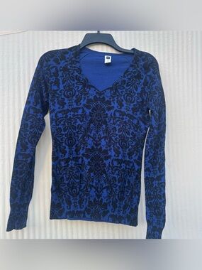 Y2K GAP Blue and Black Floral V-Neck Sweater